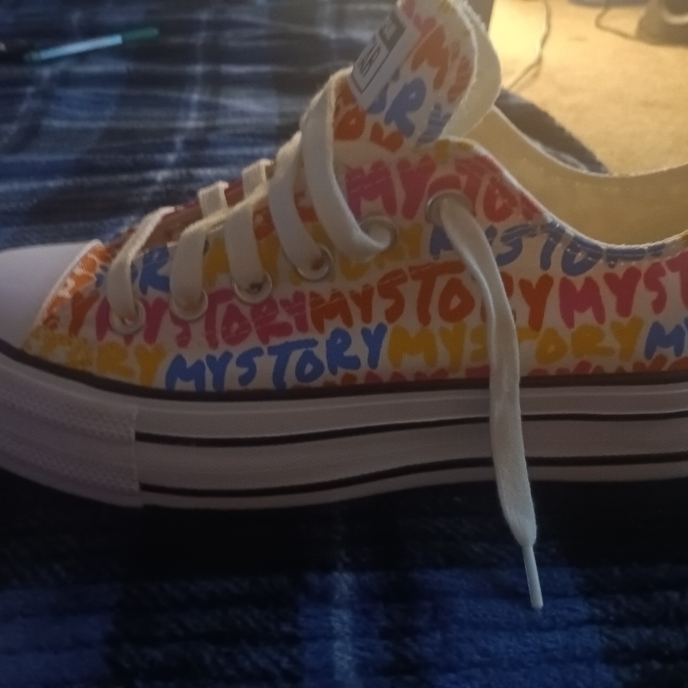 Converse All-star Women's Size 7 Brand New